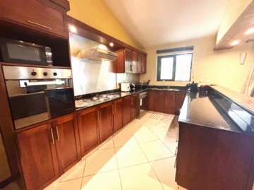 4 Bedroom Villa